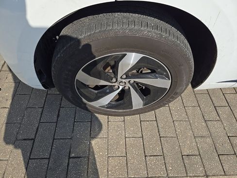 Used 2024 Jaguar F-PACE R-Dynamic S image 10