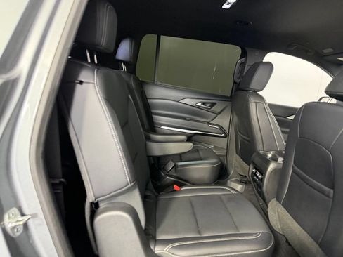 Used 2025 Chevrolet Traverse LT FWD image 28