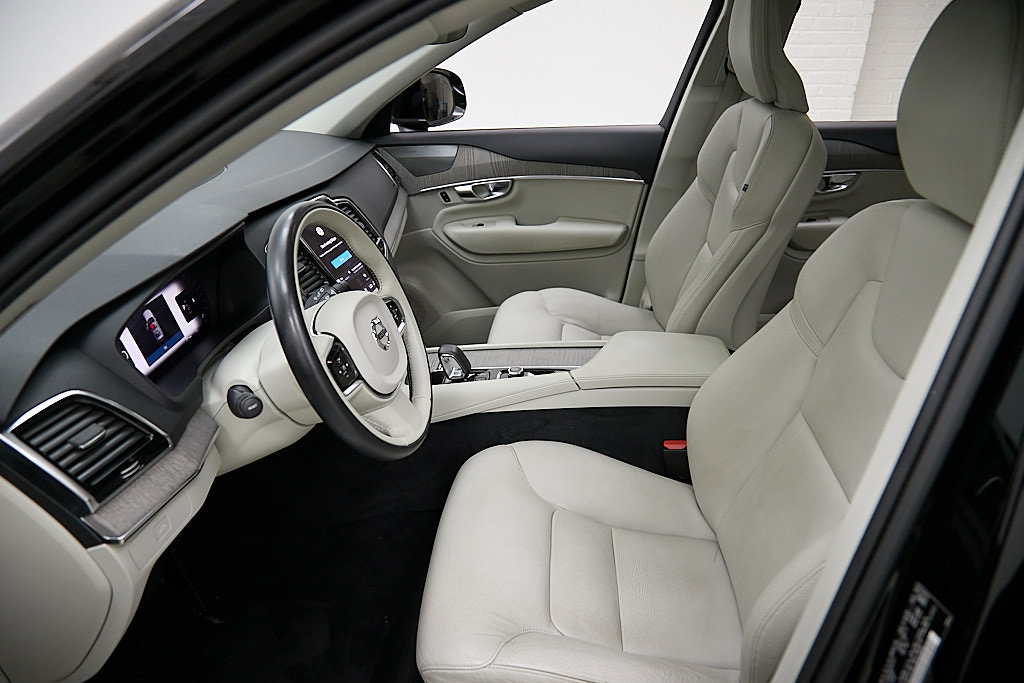 Certified 2023 Volvo XC90 B6 Plus w/ Protection Package AWD/4WD image 18