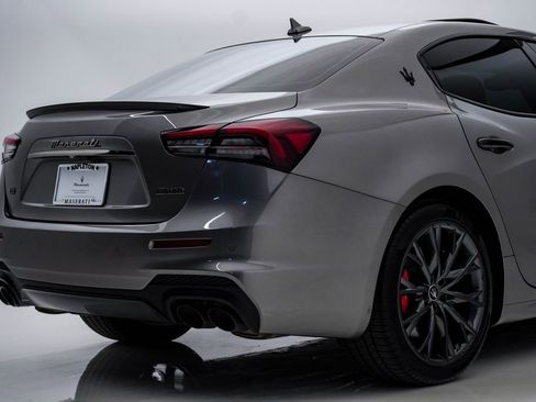 Used 2022 Maserati Ghibli Modena Q4 AWD/4WD image 12