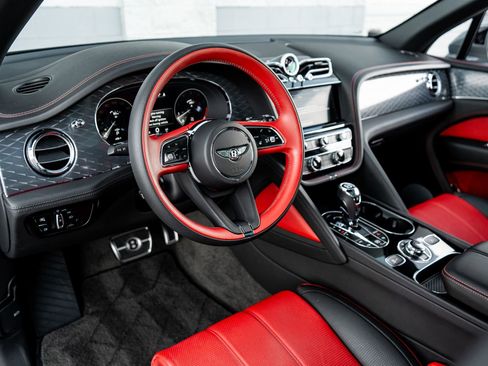 Used 2022 Bentley Bentayga image 31