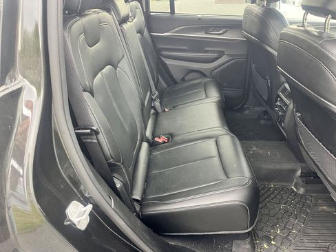 Used 2023 Jeep Grand Cherokee Limited w/ Luxury Tech Group II AWD/4WD image 19