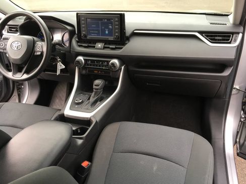 Used 2021 Toyota RAV4 LE AWD/4WD image 30