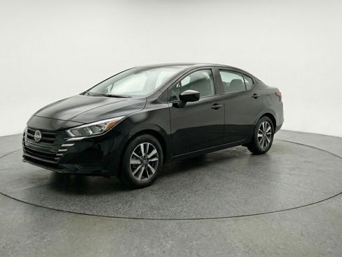 Used 2025 Nissan Versa SV image 3