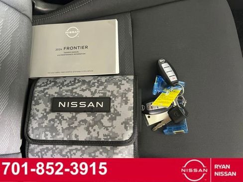Used 2024 Nissan Frontier SV w/ SV Convenience Package image 15