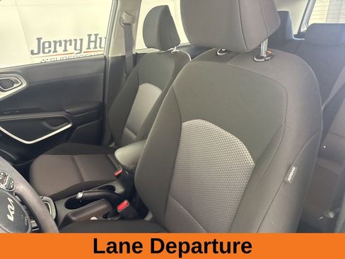 Used 2025 Kia Soul LX image 10