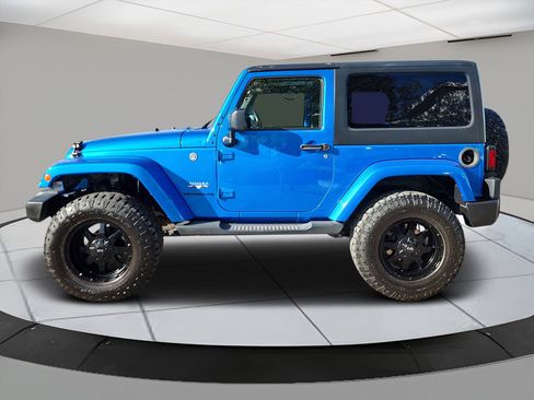 Used 2016 Jeep Wrangler Sahara w/ Connectivity Group image 2