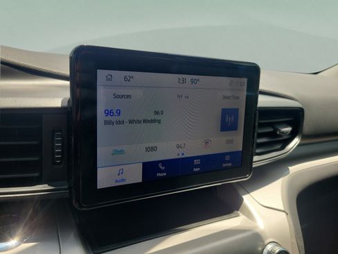 Used 2023 Ford Explorer XLT RWD image 28
