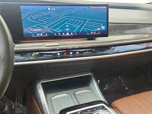 Used 2023 BMW 740i w/ Executive Package image 47