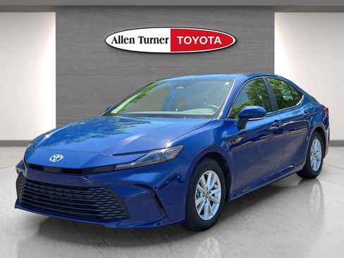 Used 2025 Toyota Camry LE FWD image 4