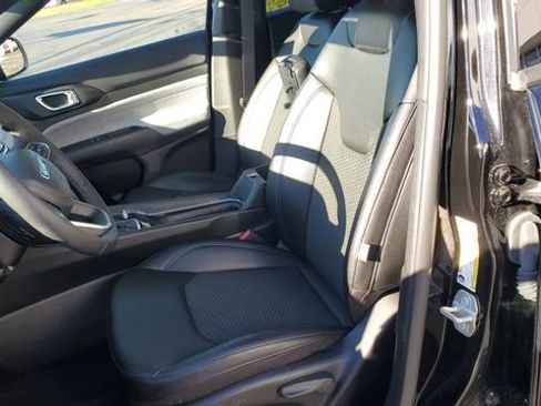 Certified 2024 Jeep Compass Latitude image 20