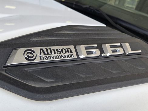 Used 2024 Chevrolet Silverado 2500 LTZ w/ LTZ Convenience Package image 9