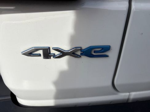 Used 2022 Jeep Wrangler Sahara w/ Cold Weather Group image 31