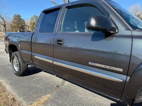Used 2005 GMC Sierra 2500 SLE w/ Skid Plate Package image 10