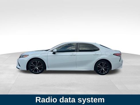 Used 2020 Toyota Camry SE image 2
