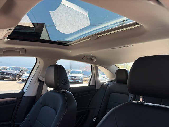 Certified 2023 Volkswagen Jetta SE w/ Panoramic Sunroof Package FWD image 26