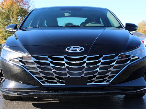 Used 2021 Hyundai Elantra SEL w/ Convenience + Premium Package image 2