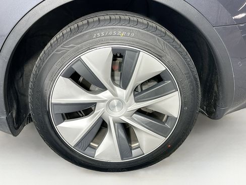 Used 2021 Tesla Model Y Long Range AWD/4WD image 11