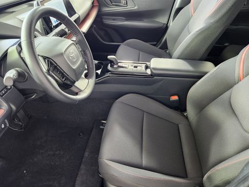 Used 2025 Toyota Prius Plug-In Hybrid image 11