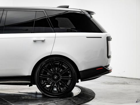 Used 2024 Land Rover Range Rover SE image 7