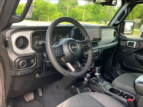 Used 2024 Jeep Wrangler Unlimited w/ Convenience Group AWD/4WD image 13