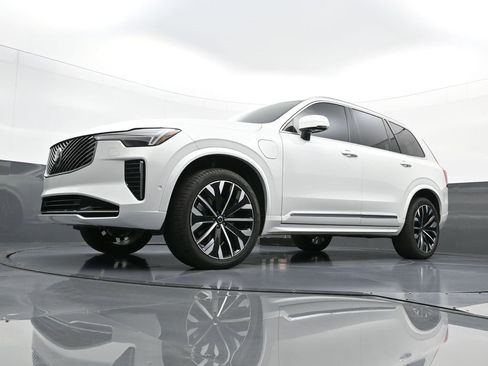 Used 2025 Volvo XC90 T8 Ultra w/ Protection Package image 24