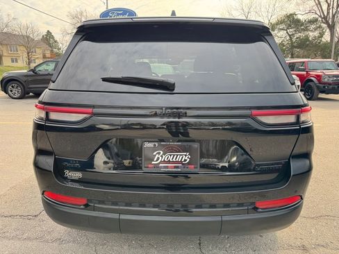 Used 2023 Jeep Grand Cherokee Limited w/ Black Appearance Package image 6