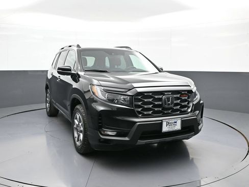 Certified 2023 Honda Passport TrailSport image 3