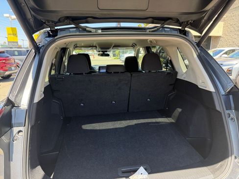 Used 2025 Nissan Rogue SV FWD image 33