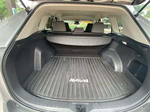 Used 2022 Toyota RAV4 XLE AWD/4WD image 30