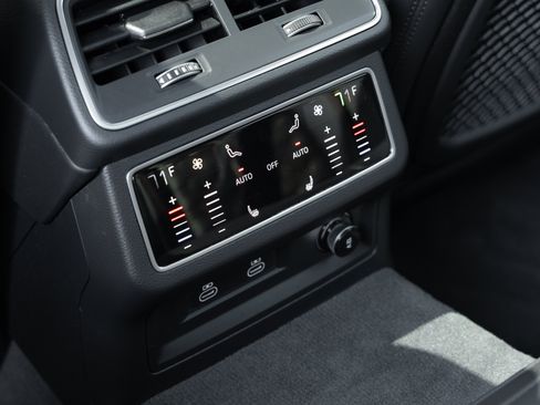 Certified 2025 Audi RS 6 performance AWD/4WD image 33