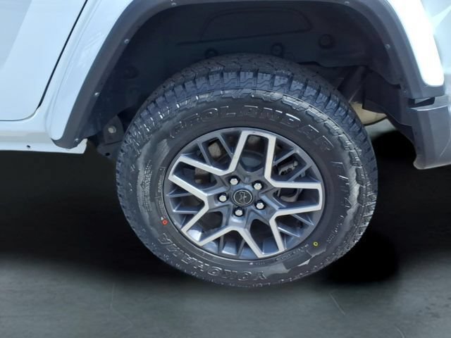 Used 2025 Jeep Wrangler Unlimited Sahara AWD/4WD image 13