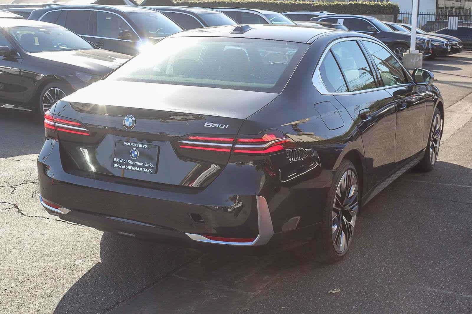 Used 2026 BMW 530i w/ Premium Package RWD image 4