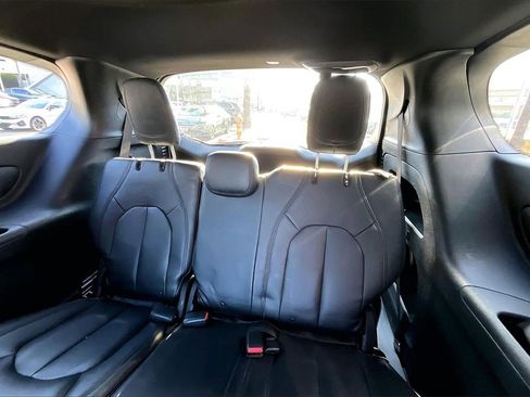 Used 2019 Chrysler Pacifica Touring Plus w/ S Appearance Package image 16