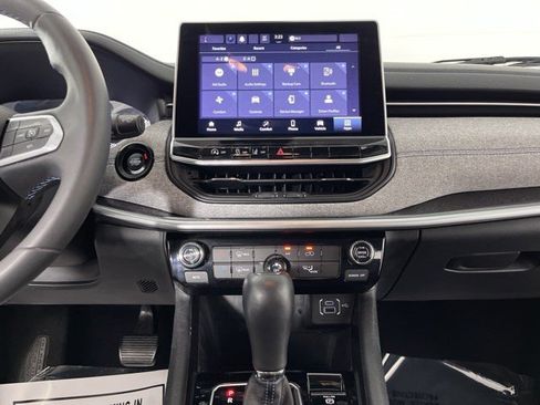 Used 2022 Jeep Compass Latitude FWD image 21