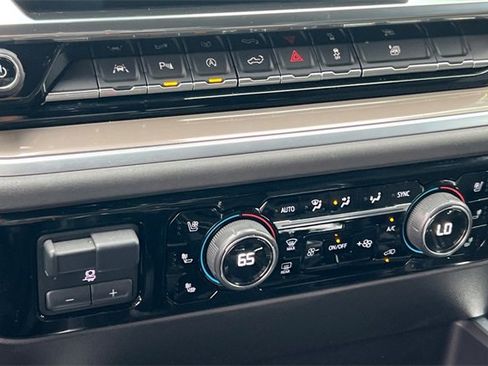 Used 2022 Chevrolet Silverado 1500 High Country w/ High Country Premium Package image 28