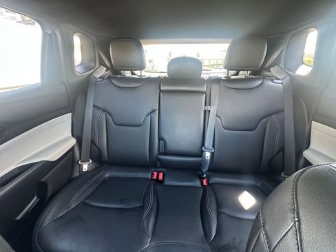 Used 2025 Jeep Compass Limited image 38