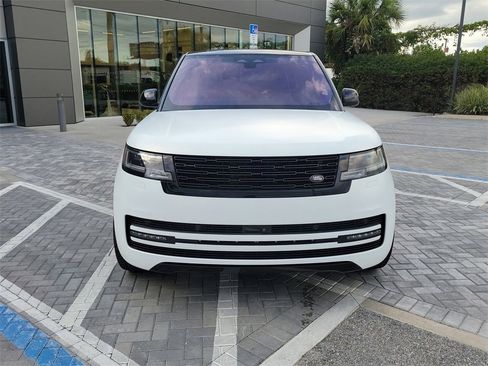 Used 2023 Land Rover Range Rover SE image 8