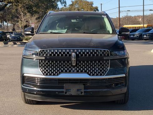 New 2026 Lincoln Navigator L Premier image 8