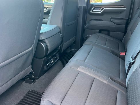 Used 2024 Chevrolet Silverado 1500 LT w/ Z71 Off-Road Package AWD/4WD image 9