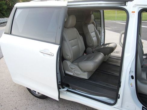 Used 2019 Toyota Sienna XLE w/ XLE Navigation Package AWD/4WD image 27