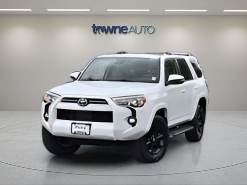 Used 2021 Toyota 4Runner SR5 Premium w/ Moonroof Package AWD/4WD image 12