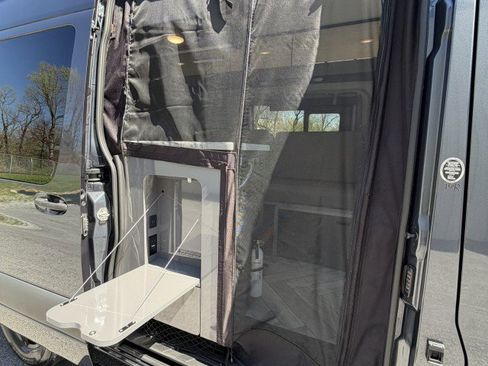 Used 2022 Mercedes-Benz Sprinter 2500 image 63