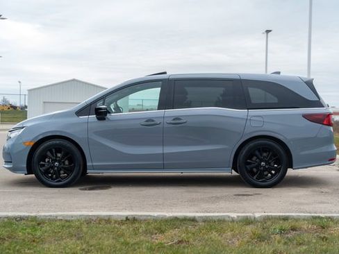 Used 2023 Honda Odyssey Sport image 4