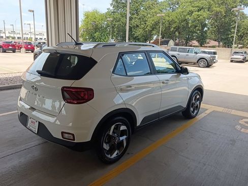 Used 2025 Hyundai Venue SEL FWD image 7