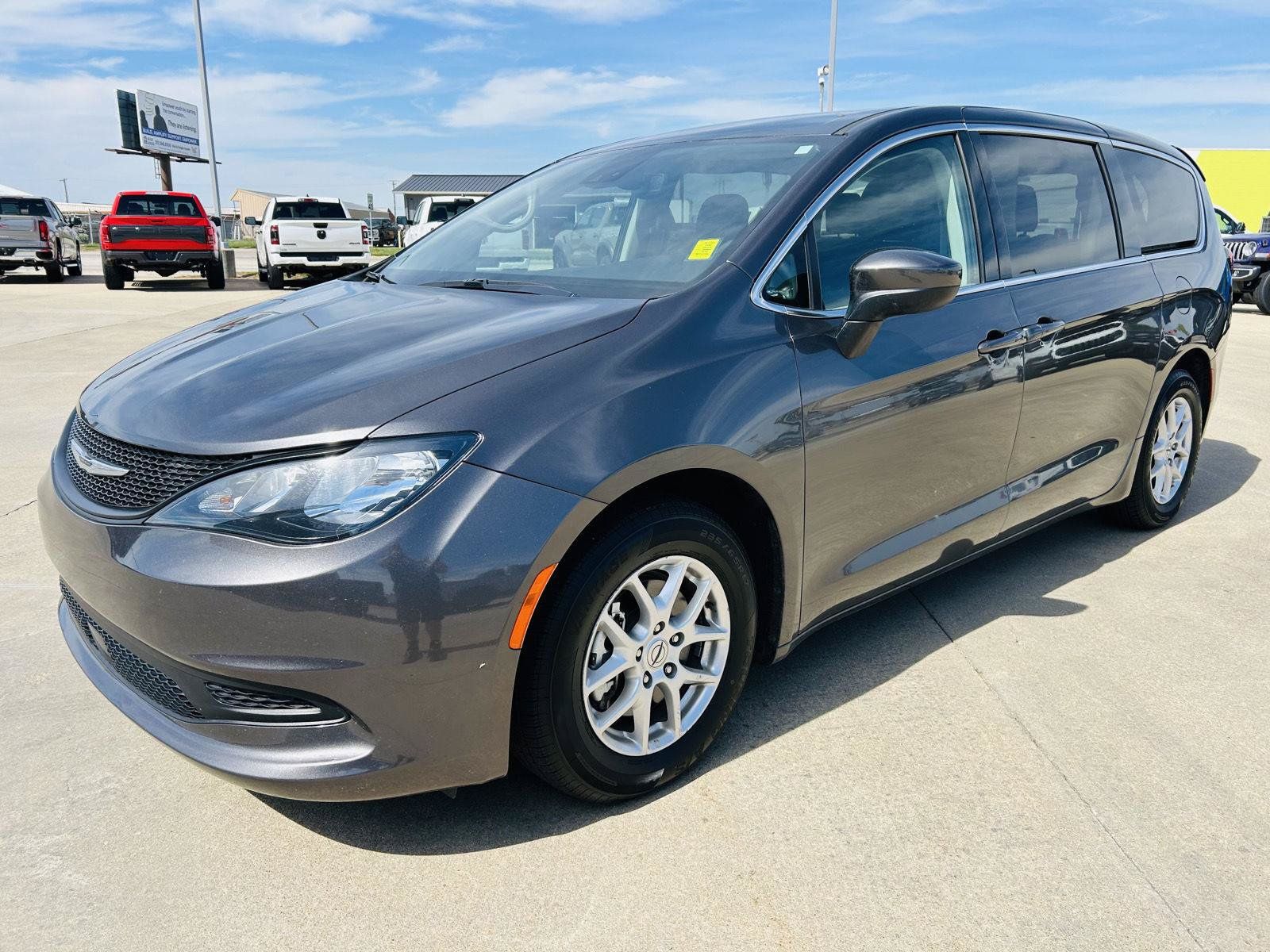 Used 2023 Chrysler Voyager LX FWD image 31
