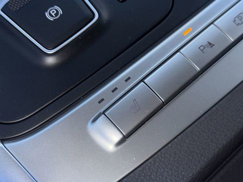 New 2026 Kia Carnival LXS FWD image 23