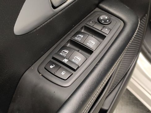Used 2020 Chrysler Pacifica Touring-L Plus FWD image 27