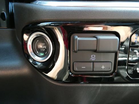 Certified 2026 GMC Sierra 1500 SLT w/ SLT Premium Plus Package AWD/4WD image 32