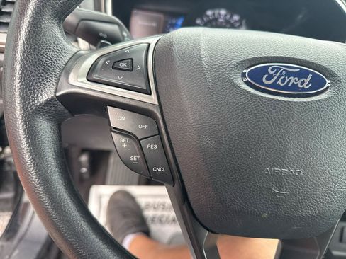 Used 2017 Ford Fusion SE w/ Fusion SE Technology Package FWD image 17